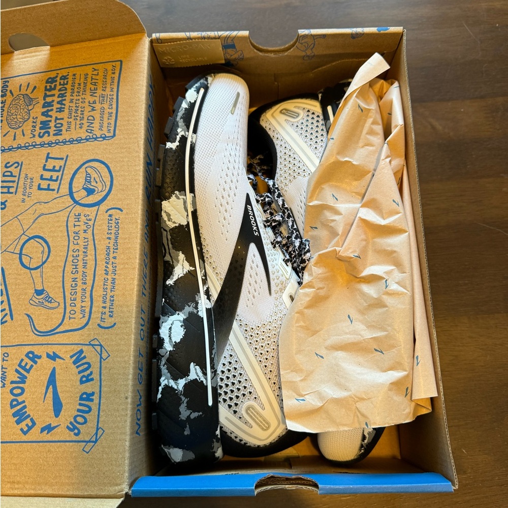 Brooks Ghost 14 Running Sneakers Size 11.5 Women’s BRAND NEW